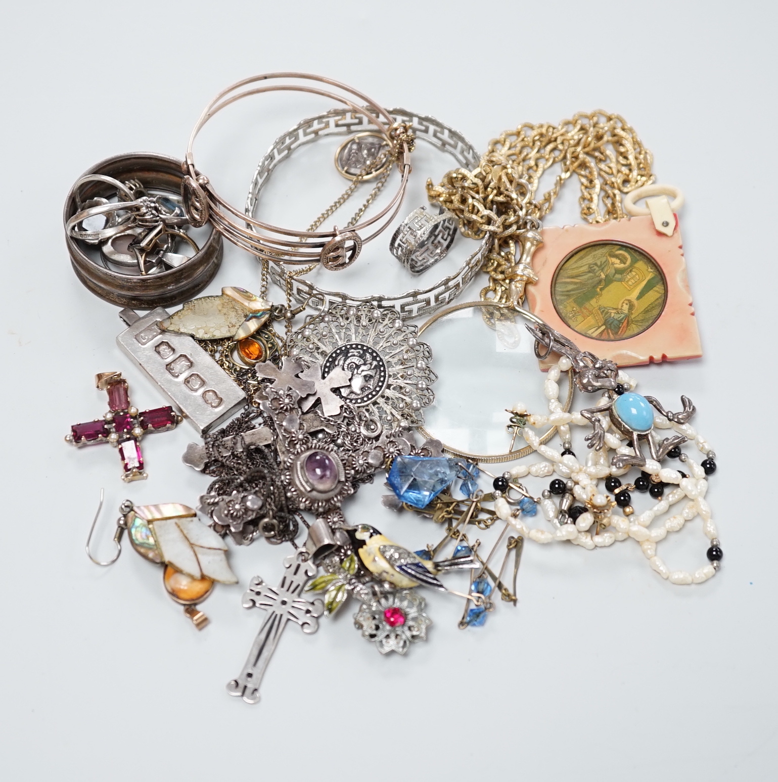 Assorted jewellery including silver and costume.
